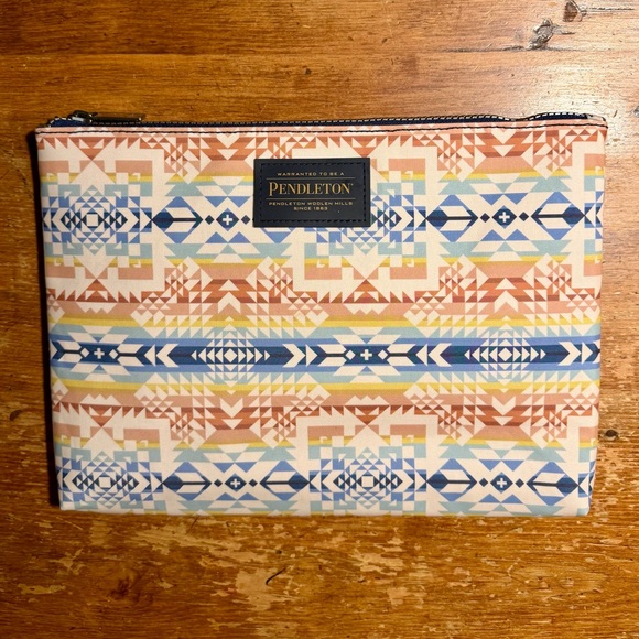 Pendleton Geometric Pattern Laptop Pouch - Picture 4 of 8